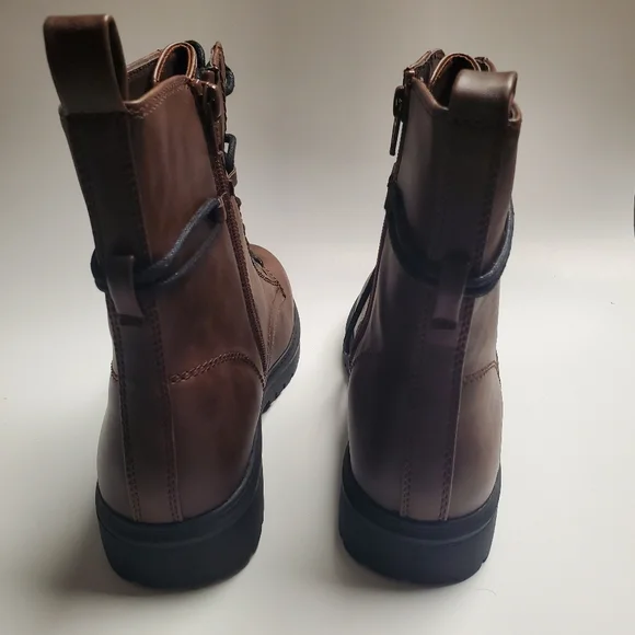 Boot - Picture 4 of 6